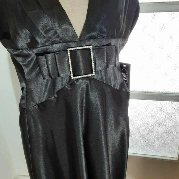 💗 Marilyn Monroe-style Petite 8 Formal Dress with Diamonte Buckle - full length - Picture 3 of 10